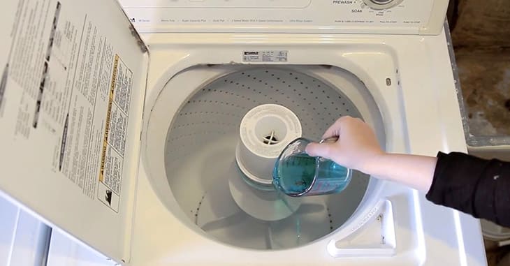 Kết hợp nước nóng và Clo vệ sinh máy giặt
