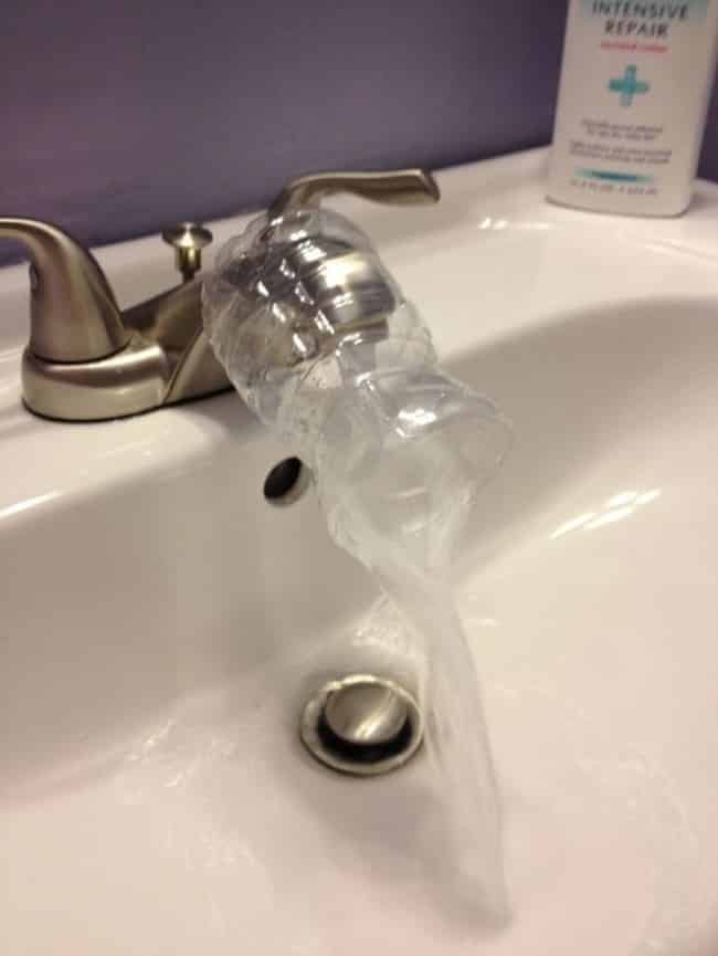 Làm vòi nước rửa từ chai nhựa