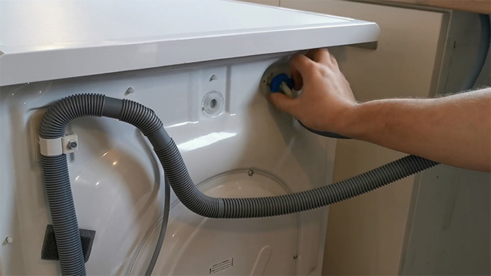 Cách vệ sinh ống xả máy giặt