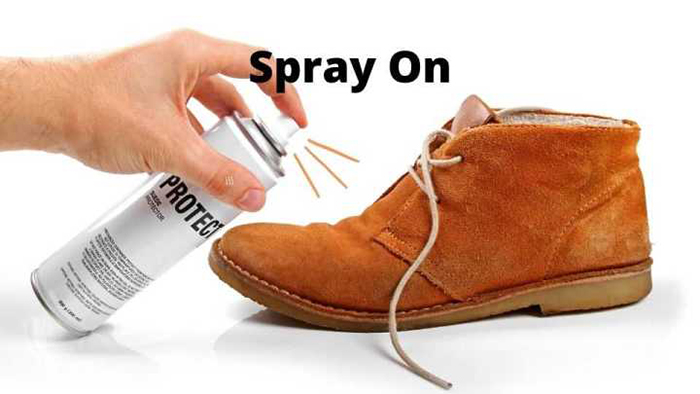 Sử dụng dung dịch vệ sinh bảo vệ giày da