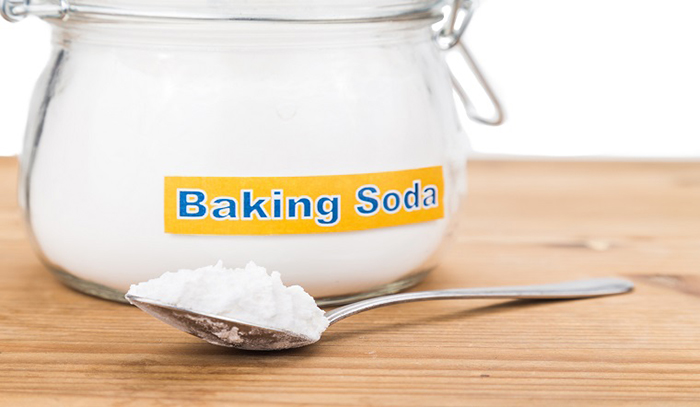 Tẩy vết bẩn bằng baking soda