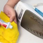 [Chia sẻ]: 3 cách làm sạch bàn ủi bị dính nhựa đơn giản và hiệu quả