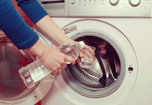 Vệ sinh máy giặt bằng nước javen