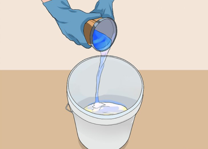Dùng nước xà phòng loãng vệ sinh nệm cao su