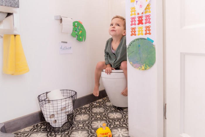 Nhà vệ sinh bẩn ảnh hưởng đến trẻ nhỏ