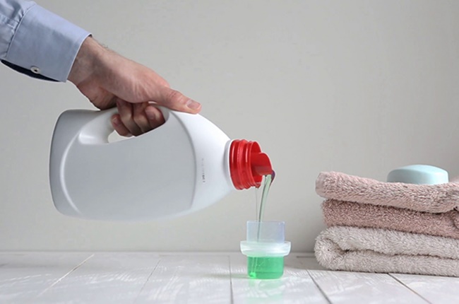 Cách lau cửa kính sạch bằng nước rửa chén