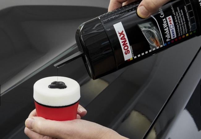 Sử dụng xi đánh bóng để xóa vết trầy xe ô tô (Sonax Nano Pro)